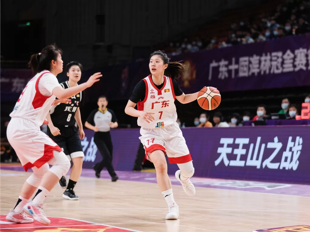四川女篮挺进总决赛，广东女篮拿下关键‘天王山’之战